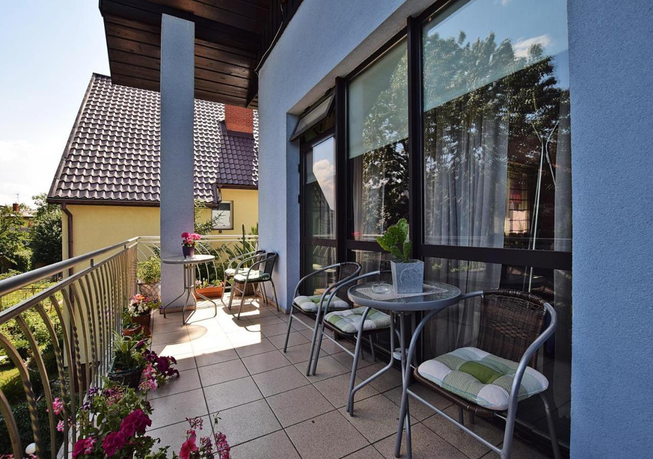 Hostel Dom Tu I Teraz Lublin Exterior foto